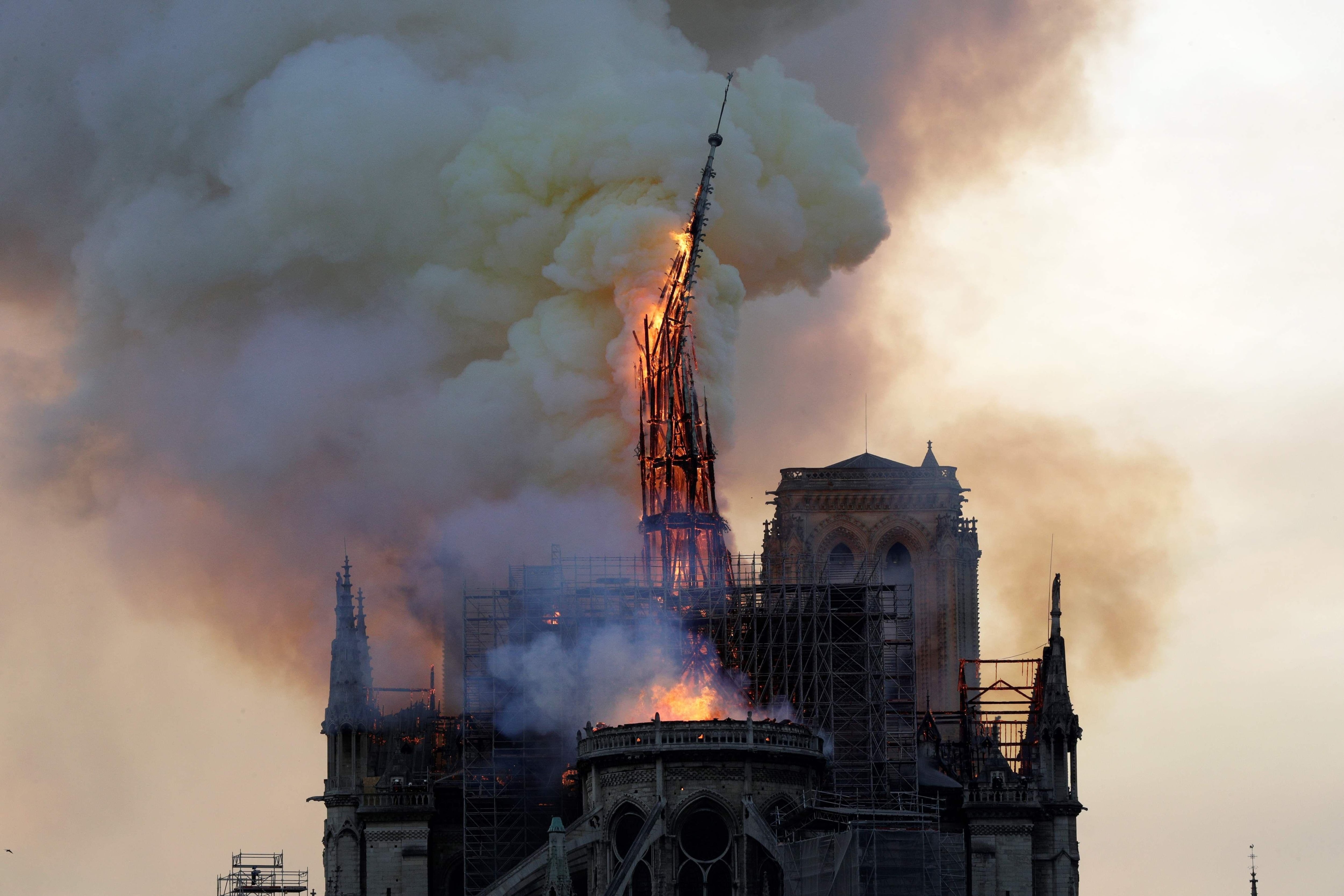 La emblemática aguja de Notre Dame fue destruida por el fuego. (AFP / Geoffroy VAN DER HASSELT).