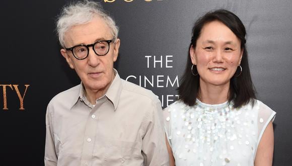 Soon-Yi Previn y Woody Allen durante una gala en 2016. Ambos se conocieron cuando ella tenía solo 10 años y era hija adoptiva de Mia Farrow. Una década después, ella y el cineasta empezaron a salir juntos. (Foto: AFP)