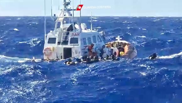 Una operación de rescate que tuvo lugar al sur de Lampedusa. (Foto de Guardacostas italiano / GUARDIA COSTIERA / AFP)