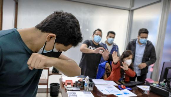 Tras el incremento de contagios de COVID-19, los ciudadanos que sean diagnosticados con esta enfermedad tienen que cumplir un periodo de descanso médico y aislamiento | Foto: Andina