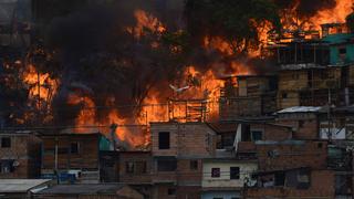 Colombia: incendio en Medellín destruye barriada popular [FOTOS]