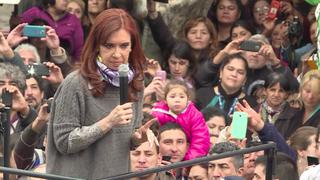 Kirchner inaugura canal de TV en barrio pobre de Buenos Aires