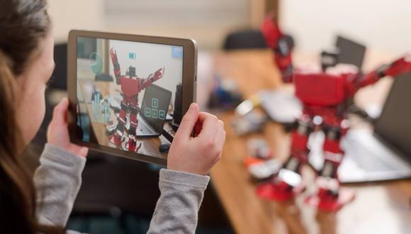 Los robots sociales tienen mayor cercanía con los seres humanos y se pueden controlar hasta con una tablet.