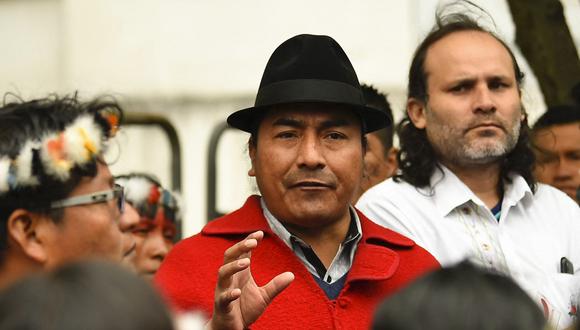 Imagen de archivo | El presidente de la Confederación de Nacionalidades Indígenas de Ecuador (Conaie), Leonidas Iza (C), habla durante una protesta frente a la Corte Constitucional en Quito, el 6 de septiembre de 2022. (Foto de Rodrigo BUENDIA / AFP)