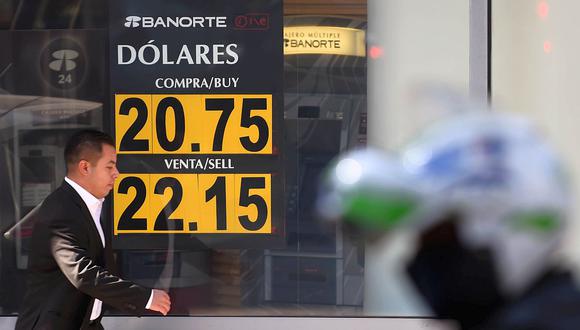 El dólar se cotizaba a 22,2540 pesos mexicanos este lunes. (Foto: AFP)