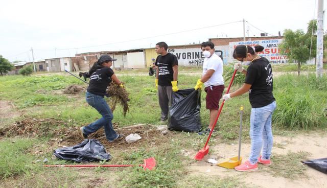 Vecinos y autoridades limpian las calles de la ciudad de Piura  - 3