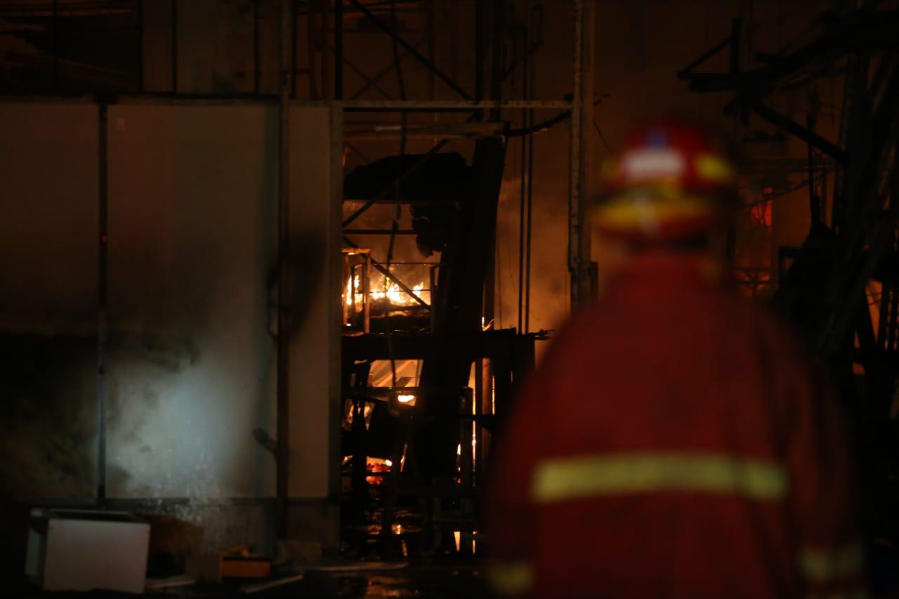 El incendio comenzó alrededor de las 8:30 p.m. (Foto: Hugo Pérez/El Comercio)