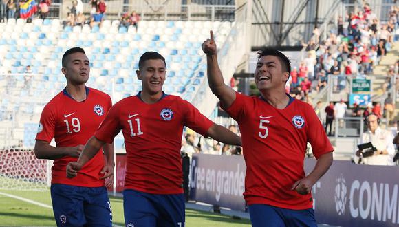 Tomás Alarcón movió el marcador a favor de Chile ante Venezuela. El futbolista sureño metió el 1-0 por intermedio de un penal. (Foto: Agencias)