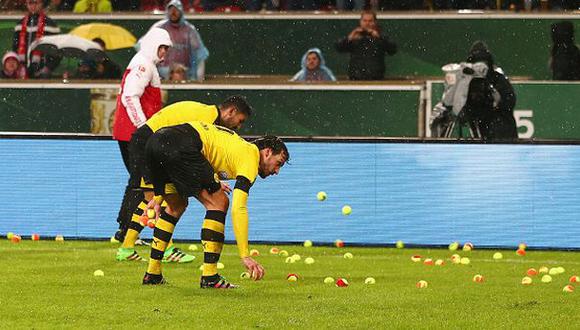 Dortmund: lanzaron pelotas de tenis por alto precio de entradas