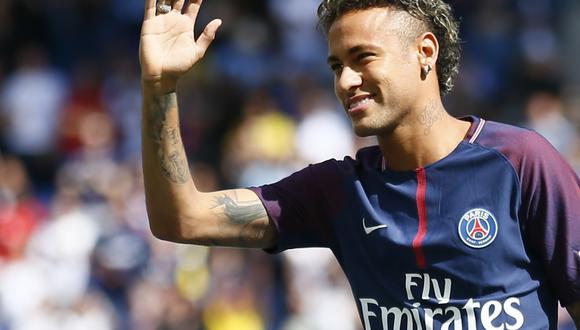 Neymar vive un hermoso sueño del cual no quiere despertar. El astro brasileño agradeció el cariño infinito de los hinchas del PSG. Espera retribuirles con una infinidad de campeonatos. (Foto: AFP)