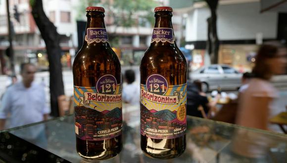 Las botellas de cerveza Belorizontina Backer en un restaurante bar en Belo Horizonte, Brasil. (Foto: Reuters).