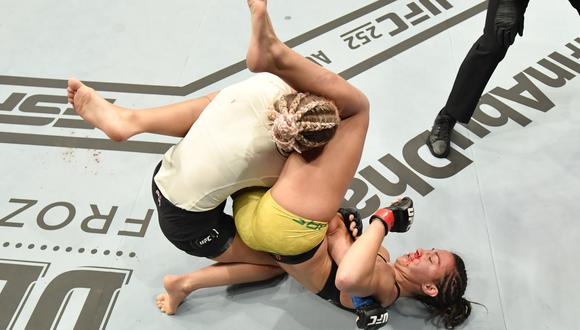 Amanda Ribas gana vía sumisión a Paige VanZant en el primer asalto. (Crédito: REUTERS, Foto: UFC)