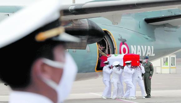 Los restos del oficial de mar Gustavo Valladares fueron recibidos con honores en diciembre pasado. (Foto: Ministerio de Defensa)