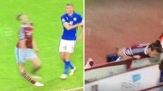 Andy Carroll y una caída que casi lo lesiona en Premier League