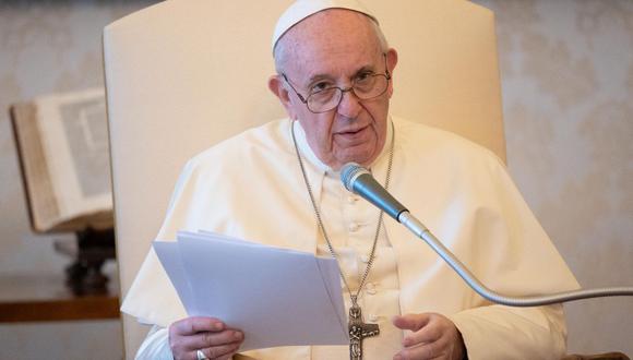 El papa Francisco reconoció en un documental presentado este miércoles en Roma que las parejas homosexuales deben ser protegidas por leyes civiles. (AFP).