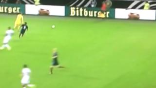¿Qué trató de hacer Manuel Neuer en esta singular jugada?