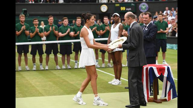 Mugurza muestra su título al mundo.
(Foto: Agencias / Wimbledon)