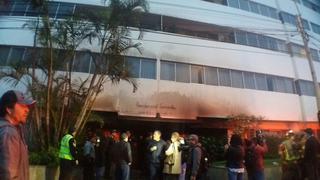 San Isidro: incendio causó pánico en edificio multifamiliar [FOTOS]