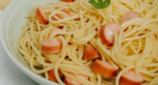 Spaghetti with hot dog recipe.