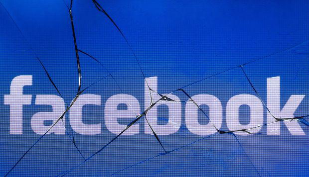 Hace dos años, ProPublica emitió un informe que daba cuenta de la opción de anunciantes de Facebook para excluir a usuarios según su raza. (Foto: AFP)