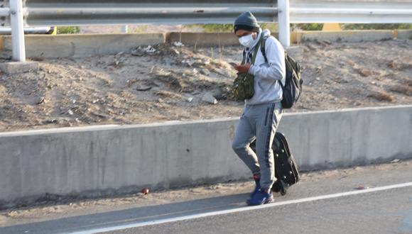 Manifestantes toman tres tramos de la Panamericana Sur lo que impide el tránsito de vehículos. (Foto: GEC/referencial)