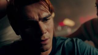 “Riverdale”: Thanksgiving se sale de control, sobre todo en casa de Cheryl, Stonewall y el centro comunitario