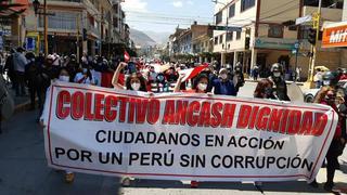 Áncash: decenas de ciudadanos protestan contra la vacancia de Martín Vizcarra  