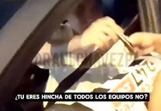 Piero Quispe firmó camiseta de Alianza Lima y bromeó con hincha blanquiazul | VIDEO