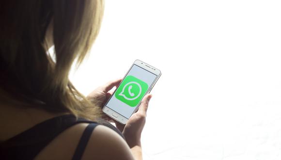 WhatsApp ahora permite escoger entre foto o video en un modo cámara rediseñado.