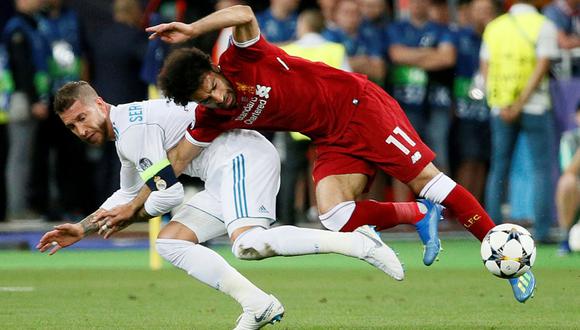 Mohamed Salah sufrió dura lesión en el hombro que le impidió jugar gran parte de la final de la Champions 2017/18 | Foto: REUTERS