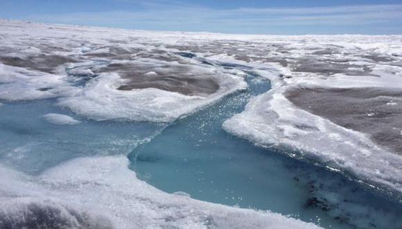 Desde el aire la capa de hielo se ve como si estuviese sucia. (Foto: Kate Stephens)
