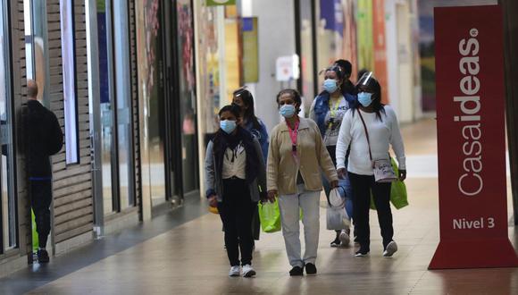 Revisa cuáles son los aforos en centros comerciales, restaurantes, iglesias, gimnasios, espacios al aire libre, entre otros en los niveles de alerta alto y moderado. Foto: GEC