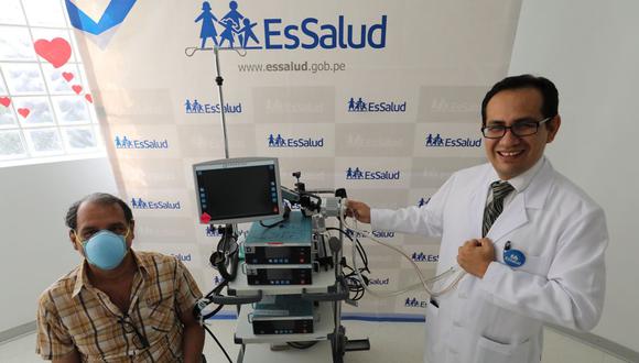 El doctor Franz Soplopuco, cirujano cardiovascular del Incor, dijo que el aparato de última generación permite sustituir los ventrículos del corazón cuando estos fallan debido a una enfermedad cardíaca severa. (EsSalud)