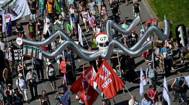Más de 30 mil personas marcharon en Múnich contra cumbre del G7 - 11