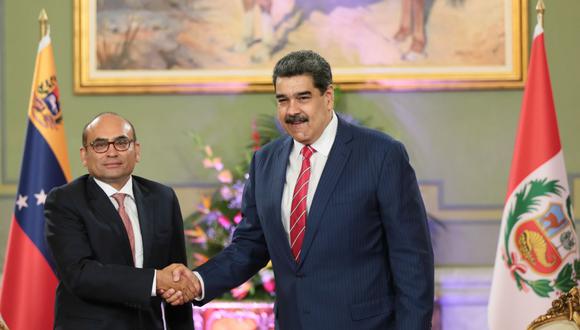 Librado Orozco fue recibido por el canciller venezolano, Félix Plasencia, y el mandatario, Nicolás Maduro, en el palacio presidencial de Miraflores en Caracas. (Foto: @NicolasMaduro)