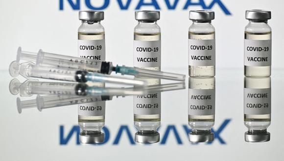 Novavax dice que su vacuna contra el COVID-19 es efectiva en más de 90%, incluso contra variantes. (Foto: JUSTIN TALLIS / AFP).