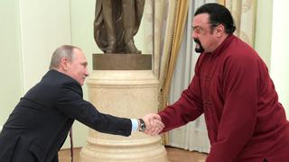 Steven Seagal es distinguido en Rusia con la Orden de la Amistad