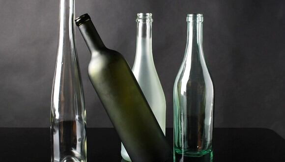 Conoce tres ideas para decorar tu hogar con botellas recicladas. (Foto: Pixabay/Petra Blahoutová).