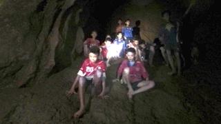 Tailandia: Niños atrapados en cueva en peligro por escasez de oxígeno