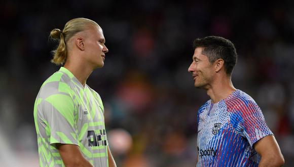 Haaland y Lewandowski se enfrentaron en un amistoso a inicio de temporada. (Foto: AFP)