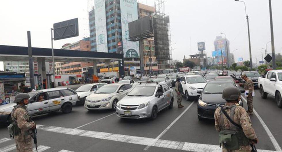 Desde el martes, se detendrá a todos los vehículos que transiten por las calles sin autorización. (Foto: Gonzalo Córdova/ GEC)