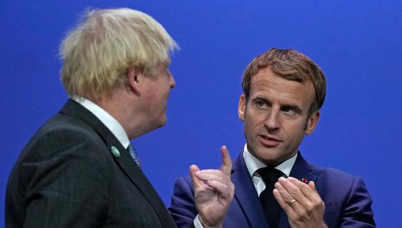 Este domingo, el presidente francés defendió desde la cumbre del G20, en Roma, que en este conflicto “la pelota” se encontraba en el tejado de los británicos, al tiempo que Londres instaba a los franceses a cesar las amenazas. (Foto: Alastair Grant / AP)