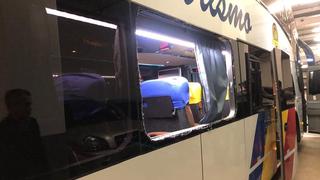 Ambiente tenso: atacan y rompen luna del bus de Boca camino al estadio de Corinthians | VIDEO