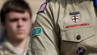 Disney retira ayuda a Boy Scouts por no permitir guías gays