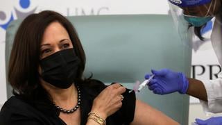 Kamala Harris recibe en público la vacuna contra el coronavirus y dice que se trata de salvar vidas