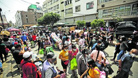 El Gobierno destinará efectivos militares y policiales para resguardar el orden en los conglomerados y centros comerciales. (Foto: GEC)