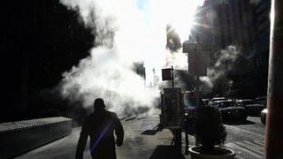 El origen del misterioso vapor que sale de las veredas de Nueva York [BBC]