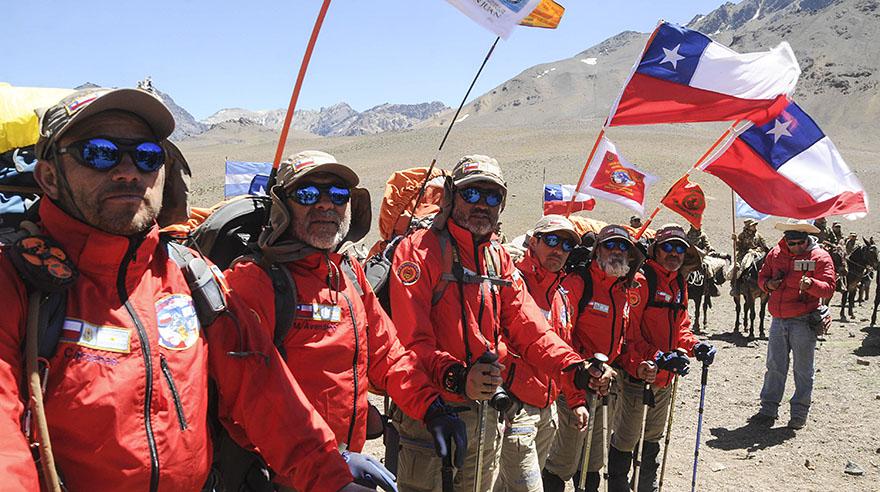 Cientos de militares recrean histórica epopeya que liberó Chile - 1