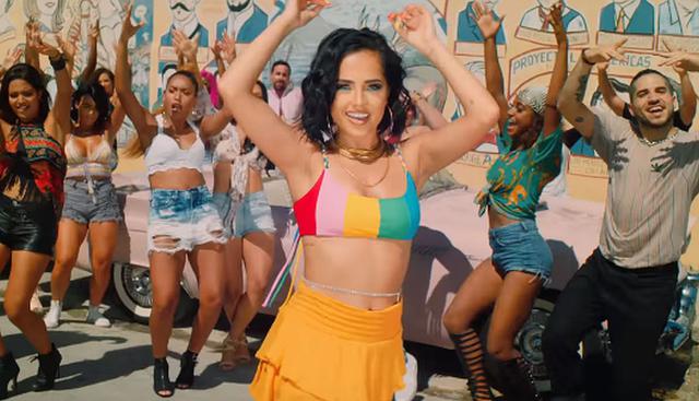 Becky G y Akon se unieron para lanzar el tema “Como no”. (Foto: Captura de video)