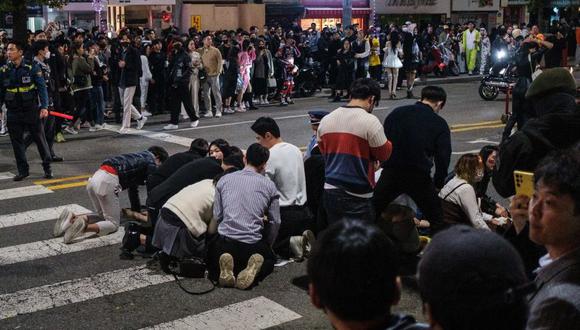 Más de 150 personas perdieron la vida por lesiones y asfixia en el popular distrito de Itaewon a causa de una estampida durante el último Halloween.  / GETTY IMAGES